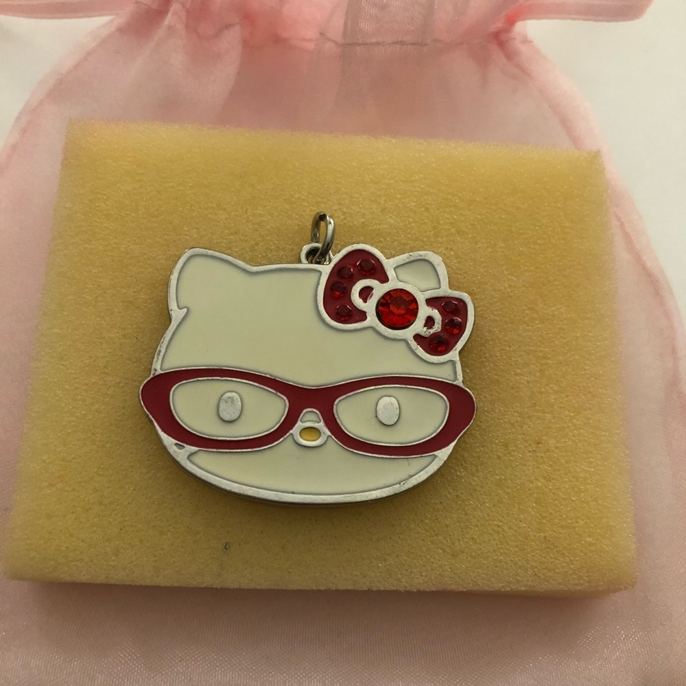 ✨BUNDLE ME ✨Hello Kitty Sanrio 😻 Enamel Pendant!